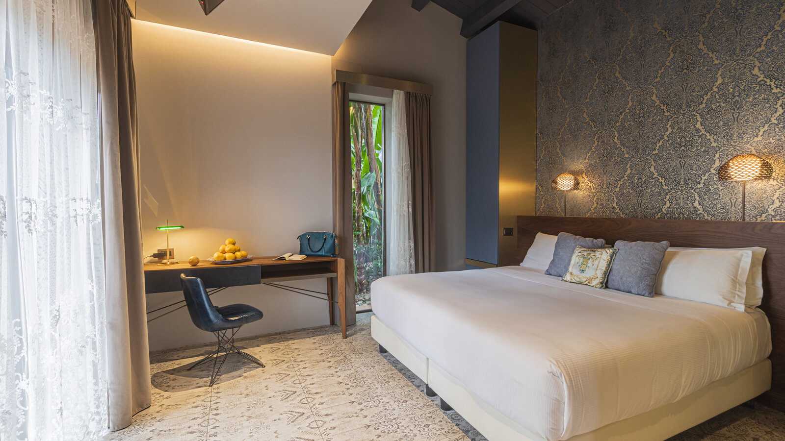 Hotel & Hospitality